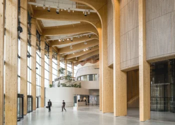 Houtbouw van World of Volvo